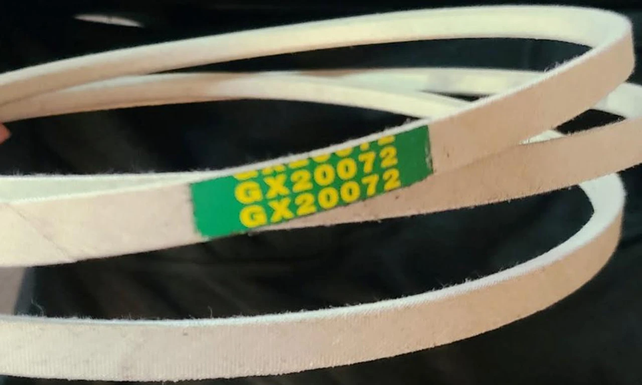 DECK BELT MADE WITH KEVLAR FITS JOHN DEERE 42" GX20072 GY20570 FITS L100 SERIES 3 DECK BELT MADE WITH KEVLAR FITS JOHN DEERE 42" GX20072 GY20570 FITS L100 SERIES