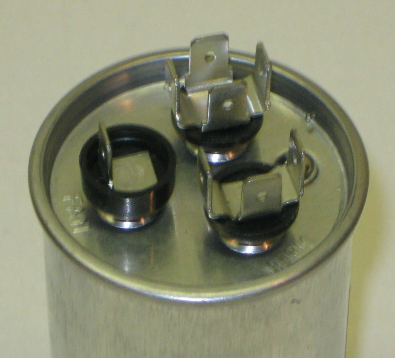 TRCD355-9 Lot Of 9 Round 35 + 5 Uf Mfd 370 Volts Dual Run Capacitor Titan Pro 7 TRCD355-9 Lot Of 9 Round 35 + 5 Uf Mfd 370 Volts Dual Run Capacitor Titan Pro - Image 5